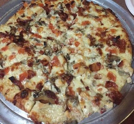 Chicken bacon ranch pizza