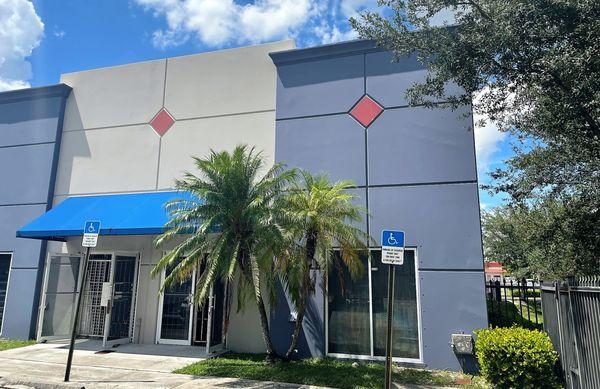 KING INDUSTRIAL REALTY Exclusive Listing 3,000 SF Miami Gardens Warehouse Bay FOR SALE $550,000