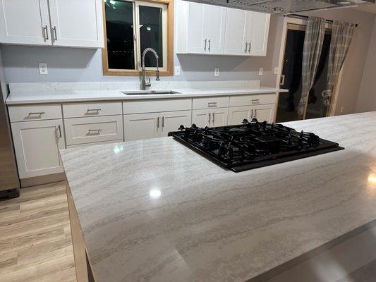 Misterio Quartz Kitchen Perimeter; Cambria Quartz with Directional Flow for Island