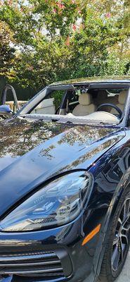 Porsche 2022 cayenne
Windshield replacement 
Done by MAG MIDNIGHT AUTO Glass