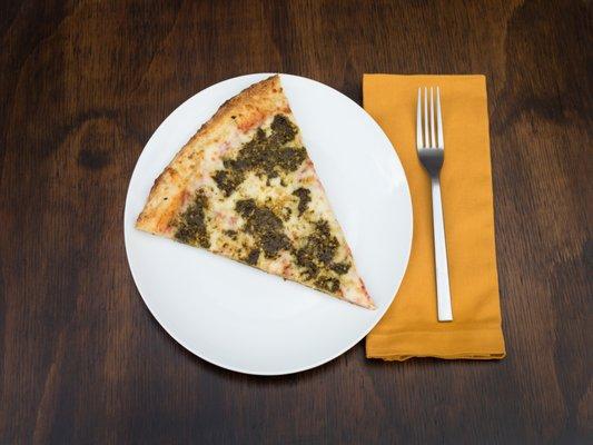 Gluten Free Pesto & Garlic 
pizza.