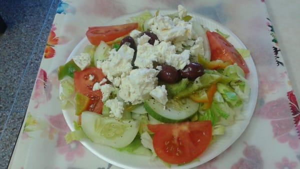 Magnificent Greek salad was so delicious when I went to South Street with my brother and Pablo I would recommend to come here