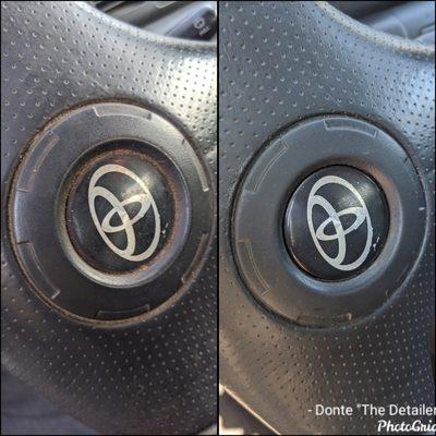 Steering wheel crevice cleaning and conditioning