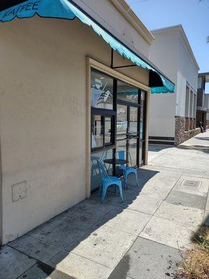 Street view...limited seating on sidewalk