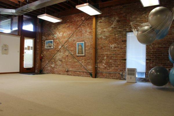 Oakland's 600 sqft classroom space. - Available for rental