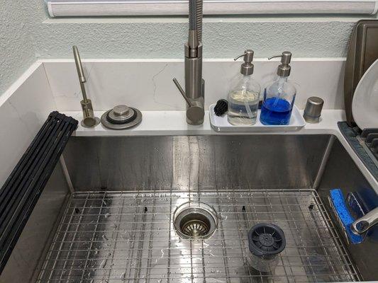 Kitchen Sink - we accidentally used it before taking photo, don't mind the water, Laura did a great job cleaning off the calcium.