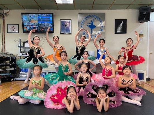 kids ballet class  5 - 6 age 
Wed 5:00 pm 
Sat  11:30 am - 1:00 pm