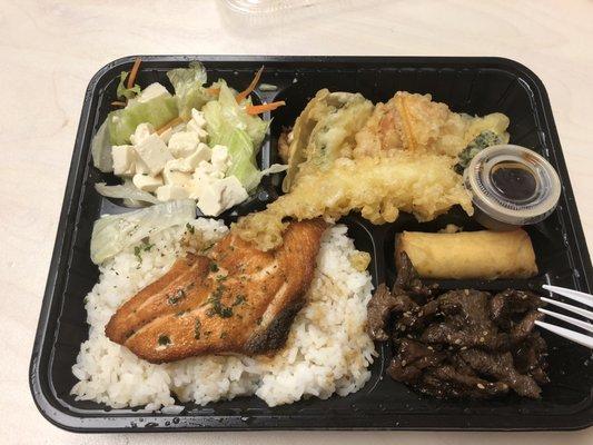 Takeout deluxe bento box