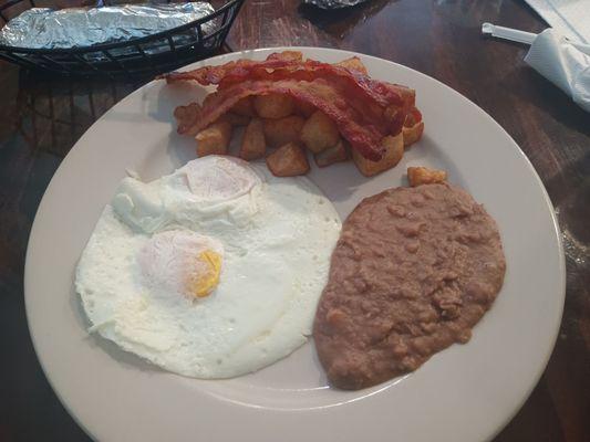 Breakfast here is amazing and the staff is great. Come here for great customer service and food.