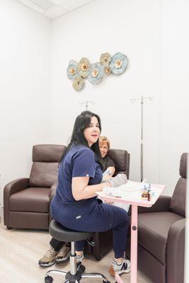 Sulem Yague RN ready to administer an IV nutrient hydration therapy