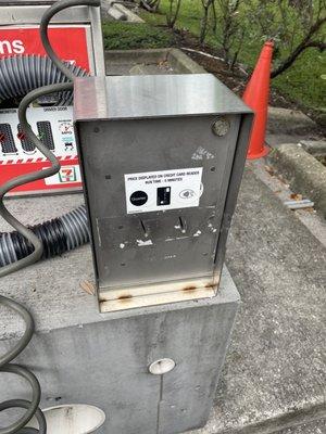 Picture of air machine they claim has a broken sign