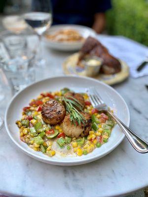 Divers Scallops & Succotash