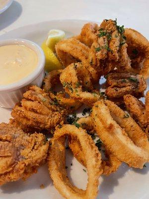 CRISPY CALAMARI
 Spicy Aioli