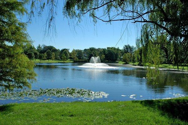 Glen Ellyn's Foxcroft Lake