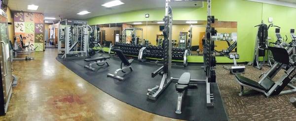 Weight machines, racks, bumper plates, barbells, free classes, tanning, WiFi, friendly and helpful staff!