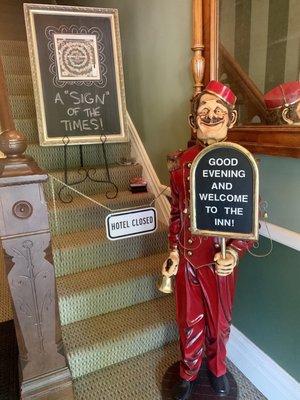 Old Colonial Inn entryway