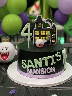 Luigie Mansion cake