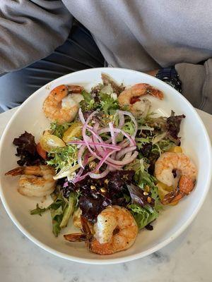 Mediterranean salad with shrimp