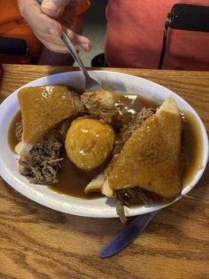 Hot Roast Beef with Mashed Potatoes and Gravy