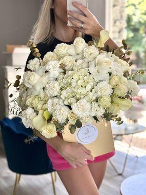 Beautiful gold flower box with white roses and white calla lilies. Amazing gift for Birthday, as thank you flowers, etc.