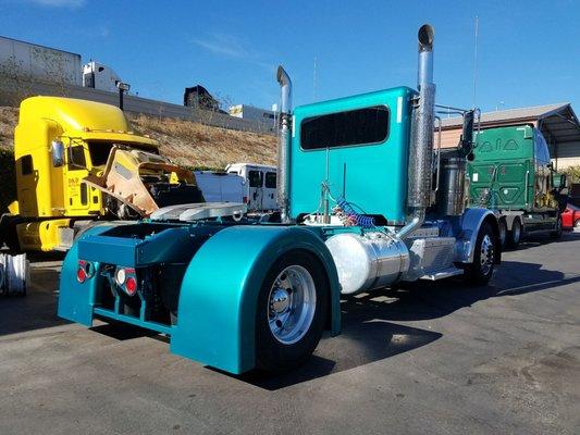 2013 peterbilt painted frame and fiberglass rear fenders