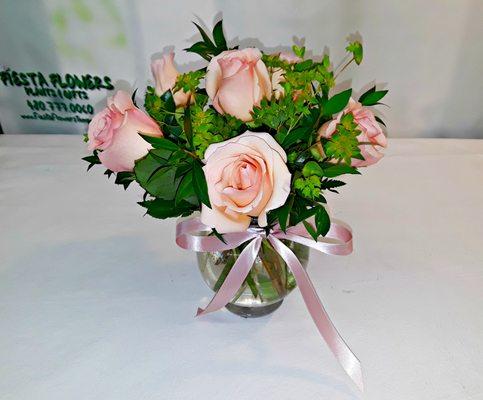 https://fiestaflowersaz.com/product/6-roses-in-an-ivy-bowl-r-1774-sale-blush-lavender-or-white-only/