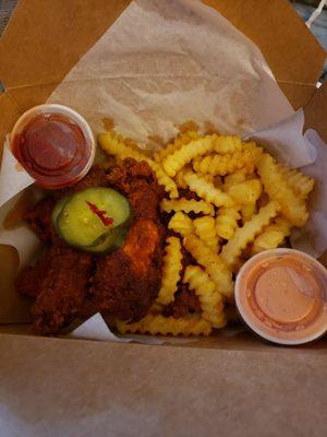 Spicy tenders, fries, sauce, ketchup