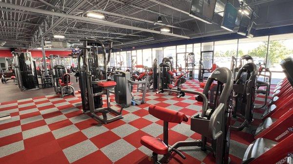 Large circuit training area with stationary equipment