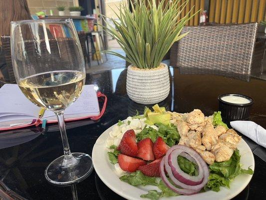 Epic patio, covered, heaters & Anna's superbly exquisite grilled chicken salad & chock full of goodness!