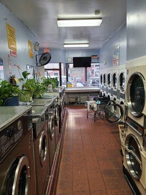 Andy's Laundromat