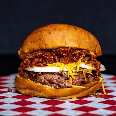 CHILE BURGER
Beef Patty topped w/ homemade chili, shredded cheddar, sliced onions.