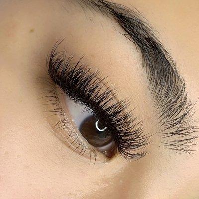 Wispy volume lashes by Jackie