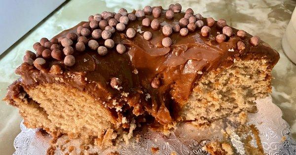 Vanilla Bundt Cake with Dulce de Leche glaze and caramel chips