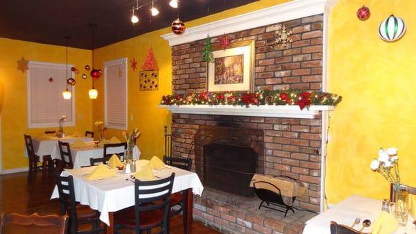 Dinning room with fireplace