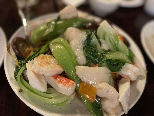 Fried noodles with seafood