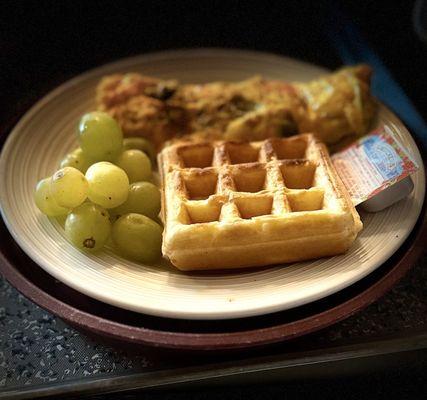 Patient room service / breakfast / omelette, waffle, and fruit cup