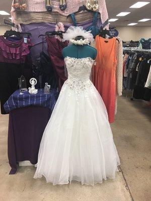 They are selling a wedding dress for $200!