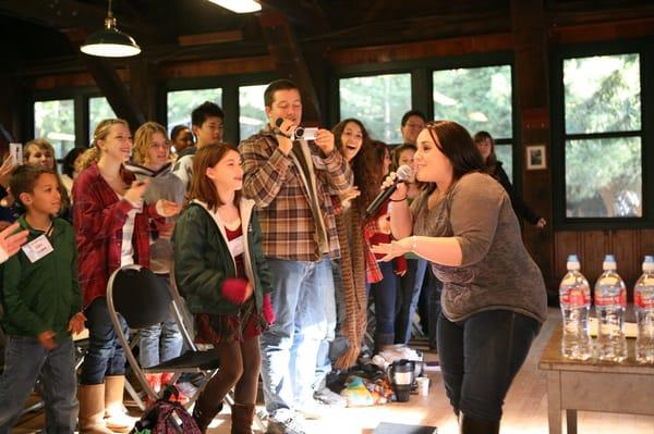 Students at the Young Actors' Theatre Camp together with Nikki Blonsky from "Hairspray" the movie.