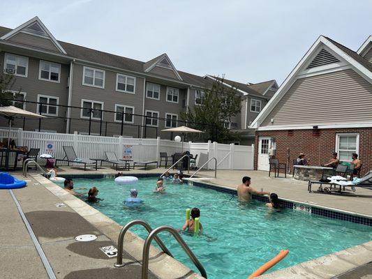 Outdoor 5 ft pool. Jumping allowed. Very warm water.