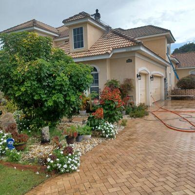 Powerwash the rood and the driveway