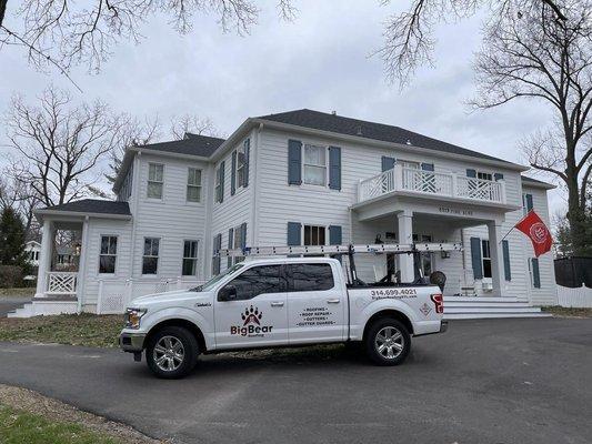 Another roof by Big Bear Roofing! GAF Timberline HDZ Charcoal - Ladue, MO - Saint Louis, MO - St. Louis, MO