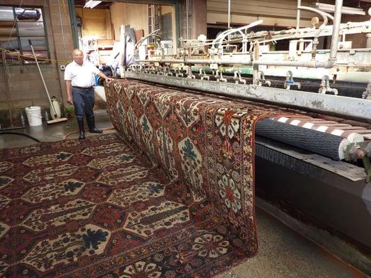 Thorough Rincing and extraction of water from rugs