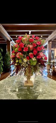 A grand floral arrangement in shades of pink