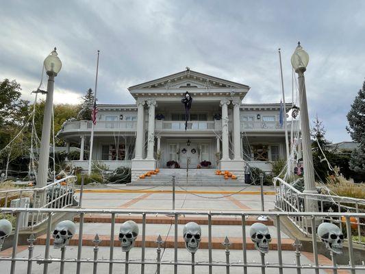 Governor's Mansion decorated for Halloween