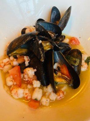 Mussels and Manila clams