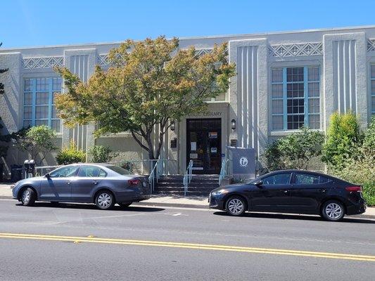 The front of the small library on Court St.