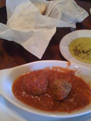 Meatballs and bread and oil