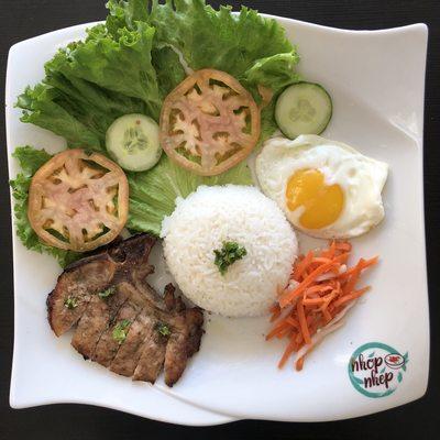 Grilled pork chop with steamed rice