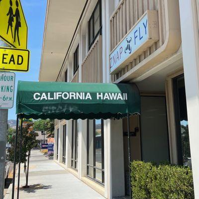 Look for the "California Hawaii" building.  You can enter from Mason St. or the rear parking lot.