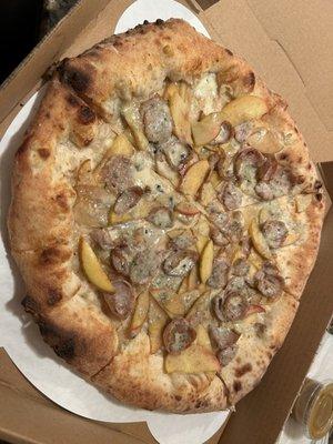 Special: bourbon glazed apple, Italian sausage, gorgonzola